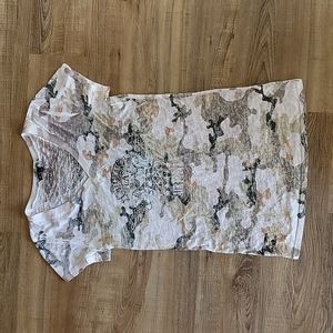 Camouflage top Size:L but a smaller fit